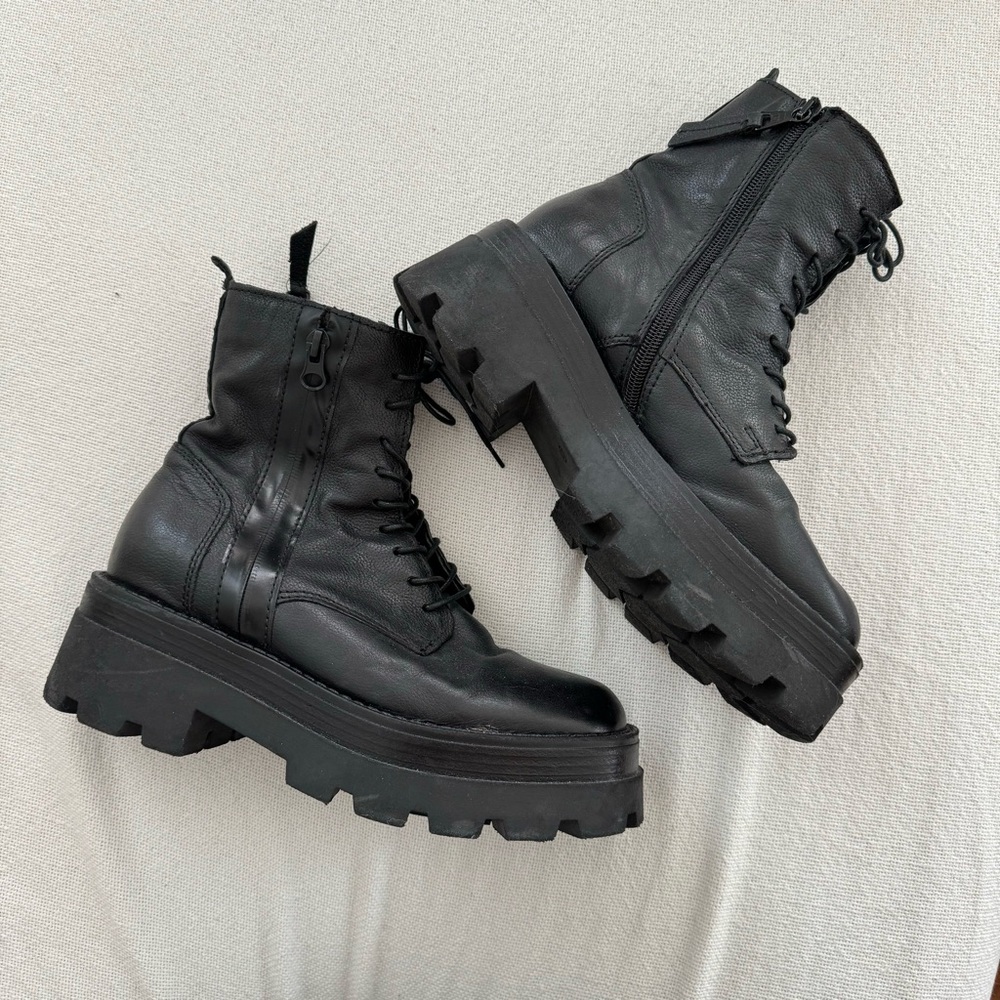 Miz Mooz Luster leather platform combat boot sz 6 , goth ,metal great condition